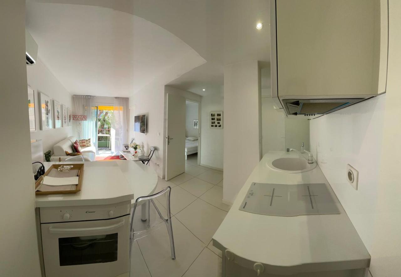 Renovated Centre Banane Balcon Apartment